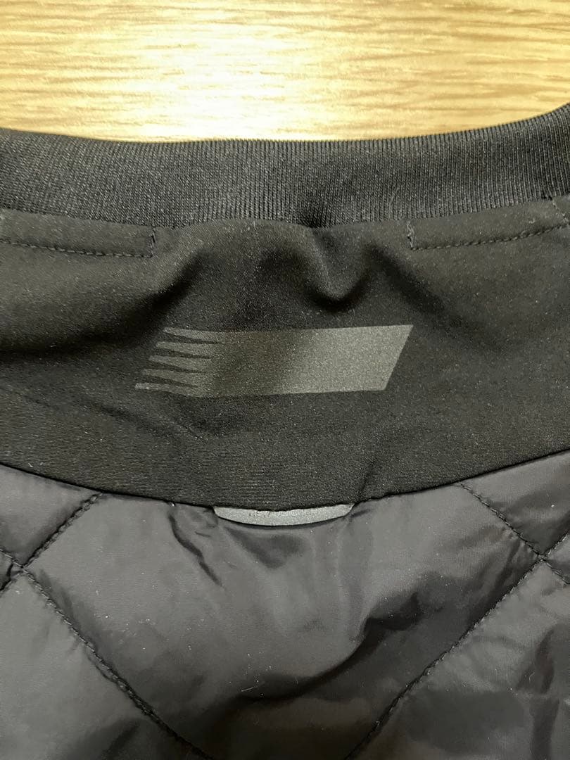 ニューバランスブラックアウトパフォーマンス中綿トップ＆パンツ