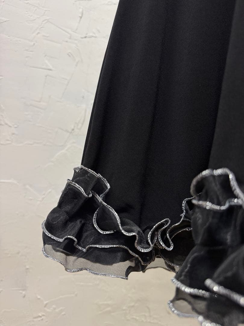 【マキシ丈】新品　黒とシルバーのフリル付き社交ダンススカートｐ496