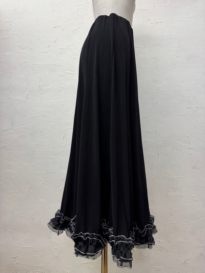 【マキシ丈】新品　黒とシルバーのフリル付き社交ダンススカートｐ496