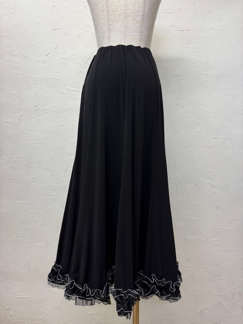【マキシ丈】新品　黒とシルバーのフリル付き社交ダンススカートｐ496