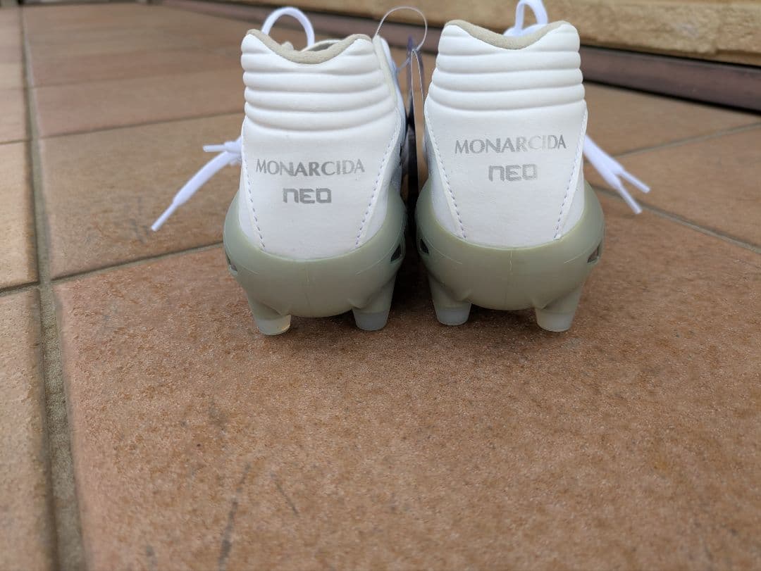 【新品】サッカースパイク　ルナモシーダNEO Ⅱ PRO　ホワイト 25.5cm