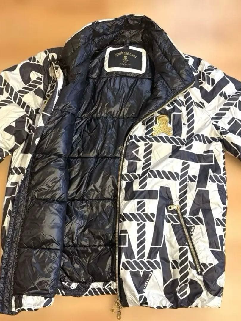 ◼️MARK&LONA◼️ロゴ入り中綿ジャケット48L美品白黒