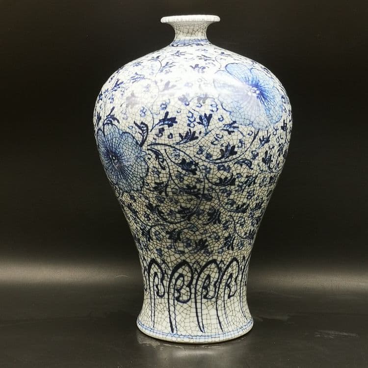宋官窯青花手描き纏枝蓮梅瓶 陶磁器 装飾品 現代工芸品 美術品 置物
