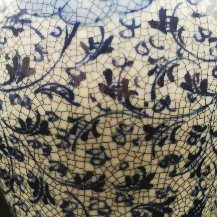 宋官窯青花手描き纏枝蓮梅瓶 陶磁器 装飾品 現代工芸品 美術品 置物