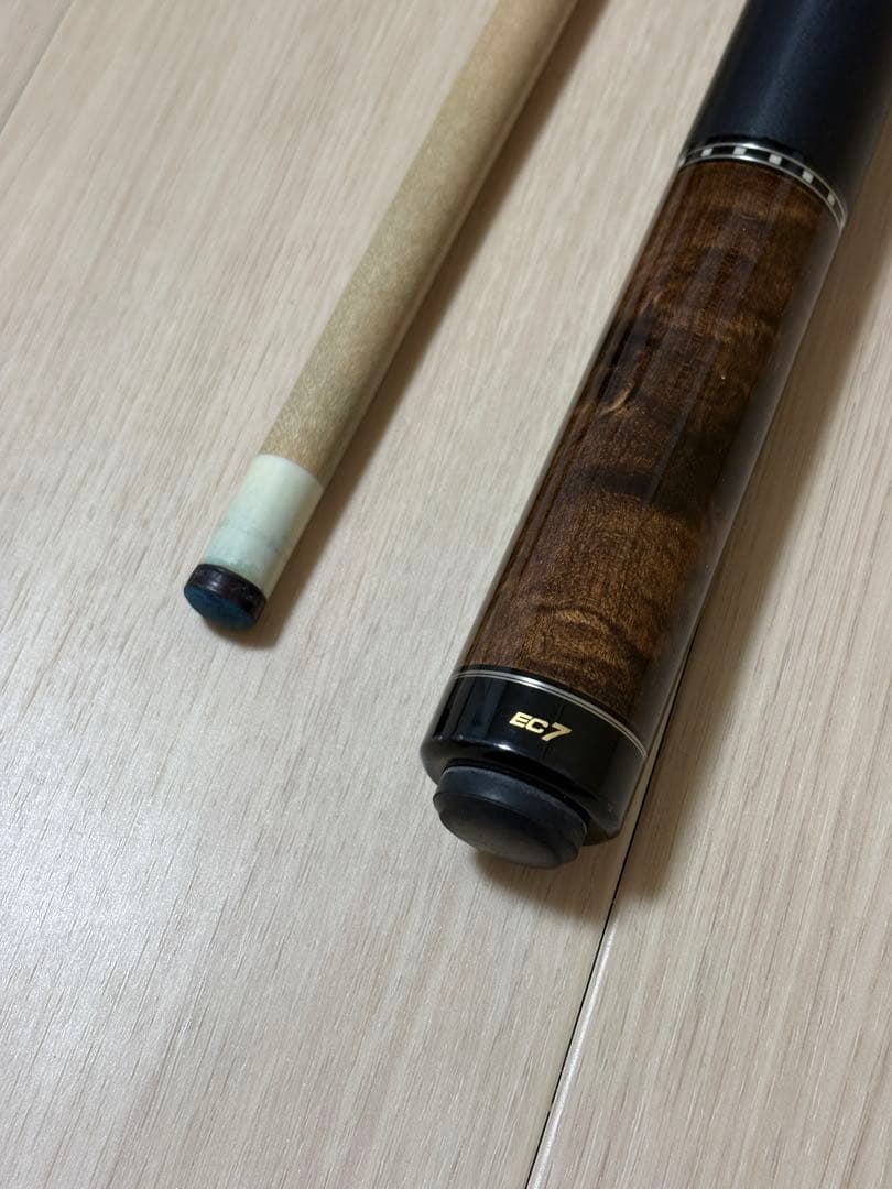 Mezz WD700 EC7 ビリヤードキュー ケース付き