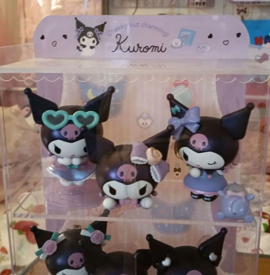 赤字覚悟サンリオ海外フィギアクロミ6個バグ2対クロミ飾り棚付き