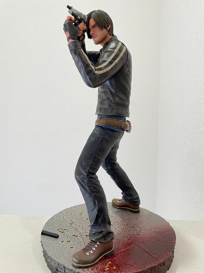 BIOHAZARD レオンSケネディ　フィギュア