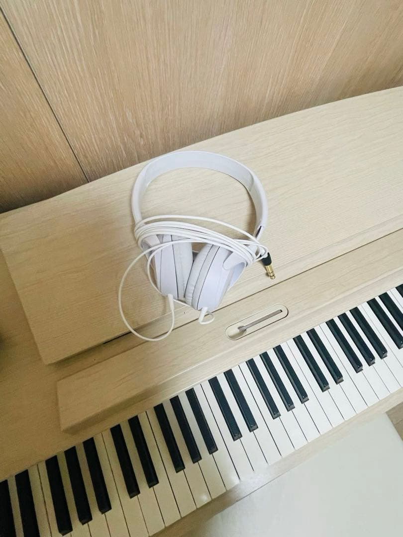 ヤマハ　デジタルピアノ クラビノー　CLP-645WA 椅子とメトロノームおまけ