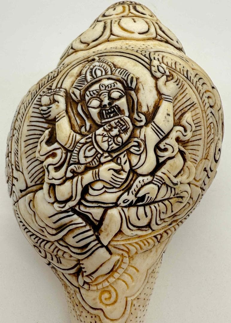 ◆チベット密教法具　法螺貝（シャンカ）クベーラ（毘沙門天）シャクティ