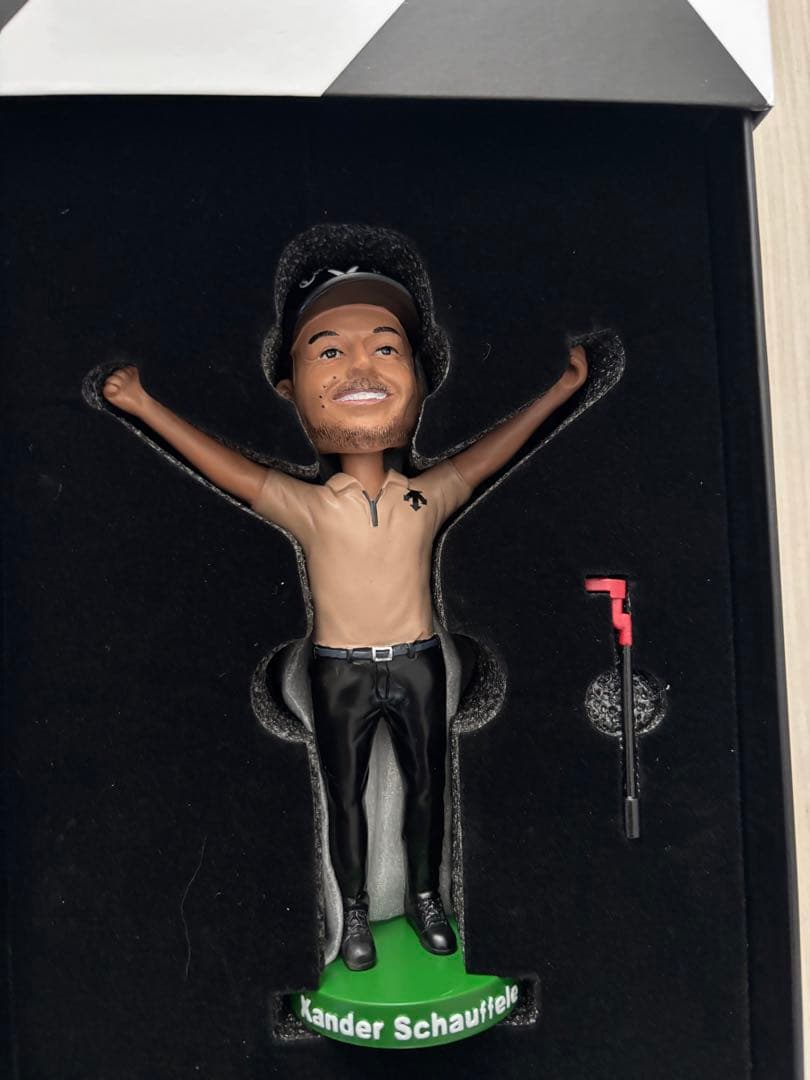 優勝記念　デサント　ボブル人形　未開封　サンダーシャウフェレ