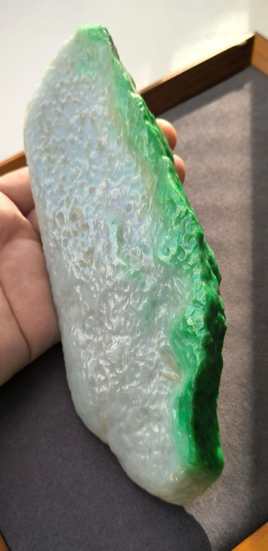 Micky 【極上】ミャンマー産翡翠の原石(779ｇ)