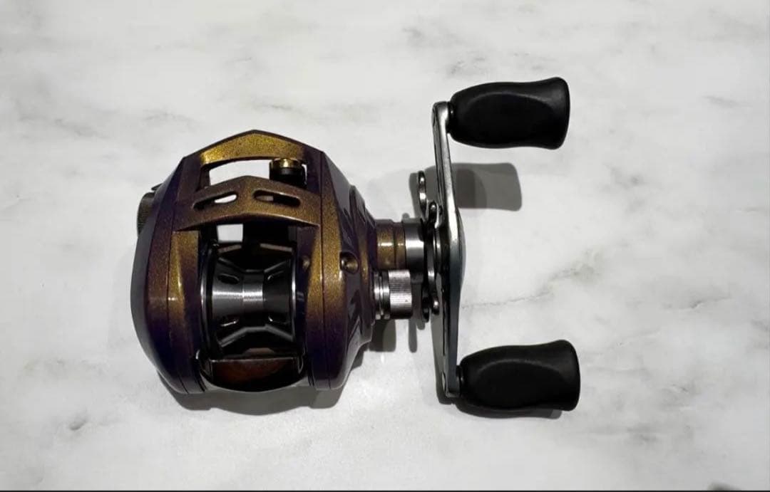 《おまけ付》バス釣り ベイトリール +SUNLINE QUEEN STAR 4