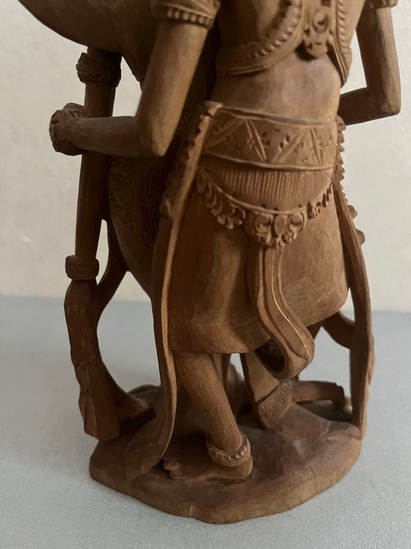 バリ島　木彫　白檀？