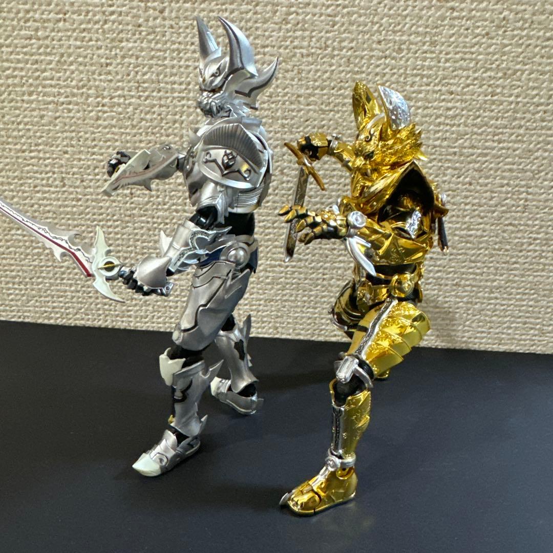 《開封済美品》真骨彫製法・黄金騎士ガロ（冴島鋼牙）&銀牙騎士ゼロの2体セット