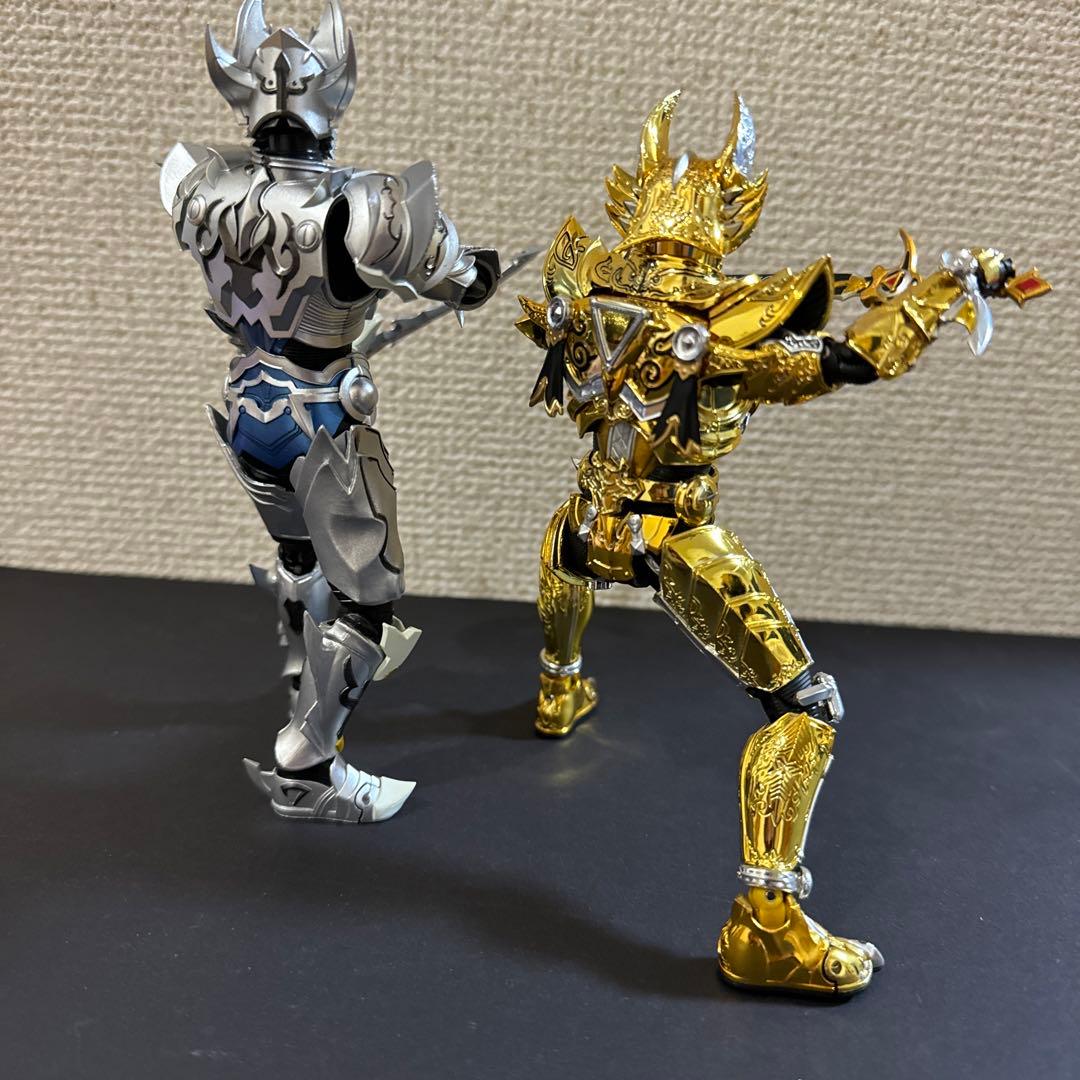 《開封済美品》真骨彫製法・黄金騎士ガロ（冴島鋼牙）&銀牙騎士ゼロの2体セット