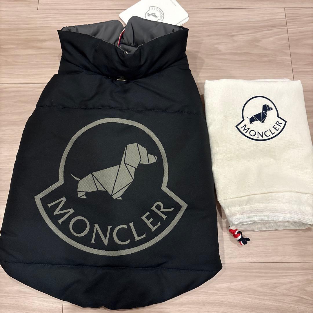 モンクレール　ドック　リバーシブル　　　　犬用　ダウン　2