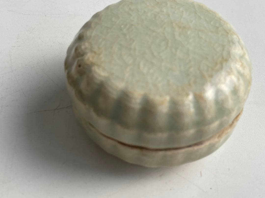 茶道具　骨董　アンティーク　影青香合　青白磁　影青　宋代　宋磁　菊香合
