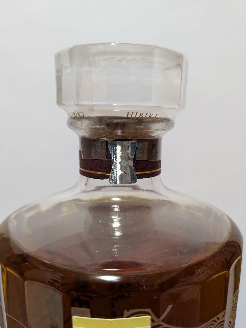 サントリー 山崎 12年 、白州 12年 、響 100周年記念ボトル。3本