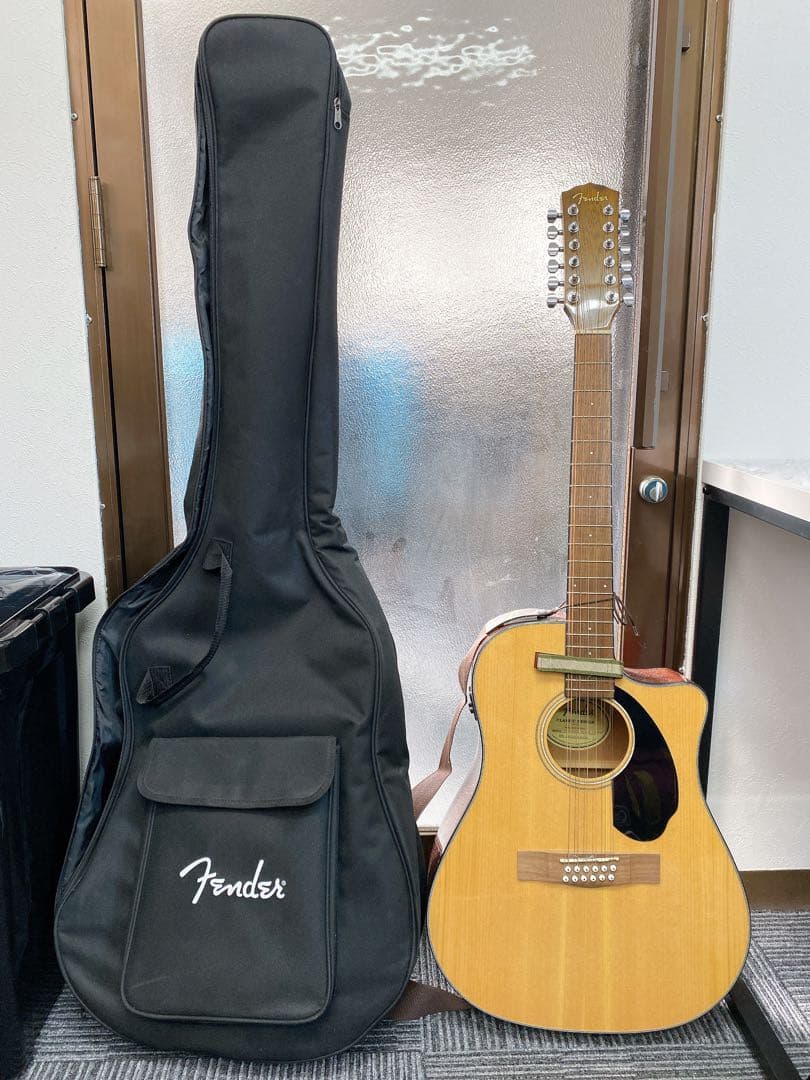 ＊Fender アコースティックギター ギターケース付き　CD-60SCE