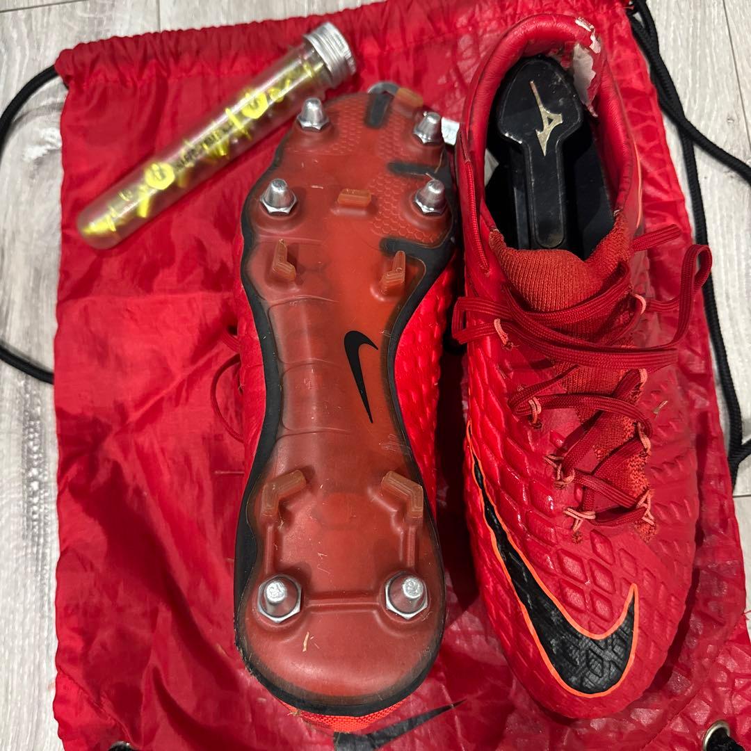 Nike サッカースパイク ハイパーヴェノム