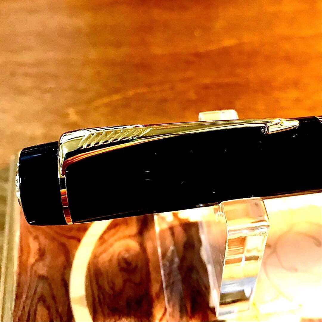 ☆ほぼ新品☆美しいパーカー万年筆デュオフォールドブラックセンテニアルGT(Ｆ)