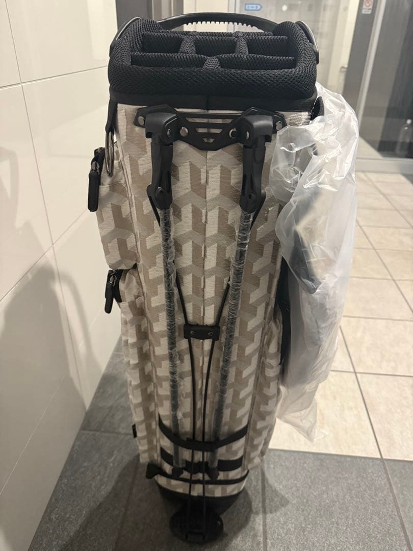 マニウノ MANIUNO キャディバッグ ホワイトグレー　定価13万