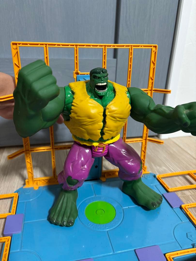 ハルク フィギュア ケージ付き　96年国内未発売