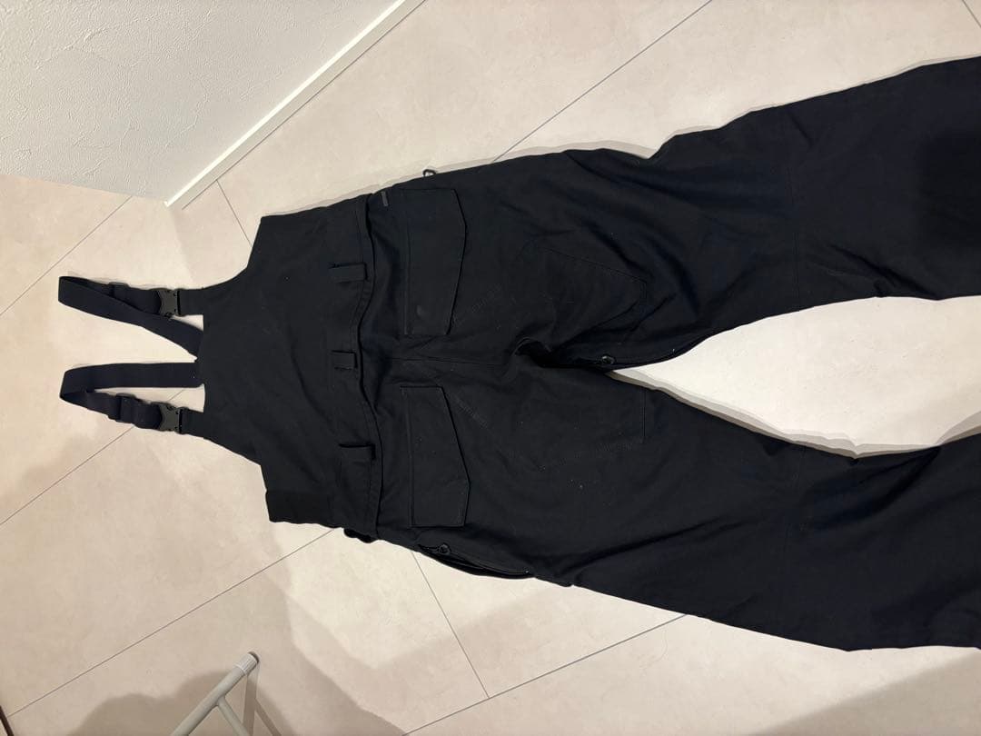 VOLCOM ブラック スノーボードパンツ　オーバーオール　ビブパンツ