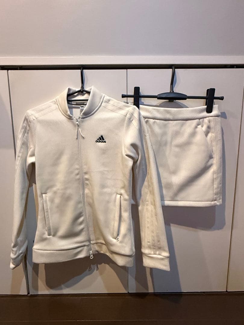 adidas ホワイト　ボアセットアップ