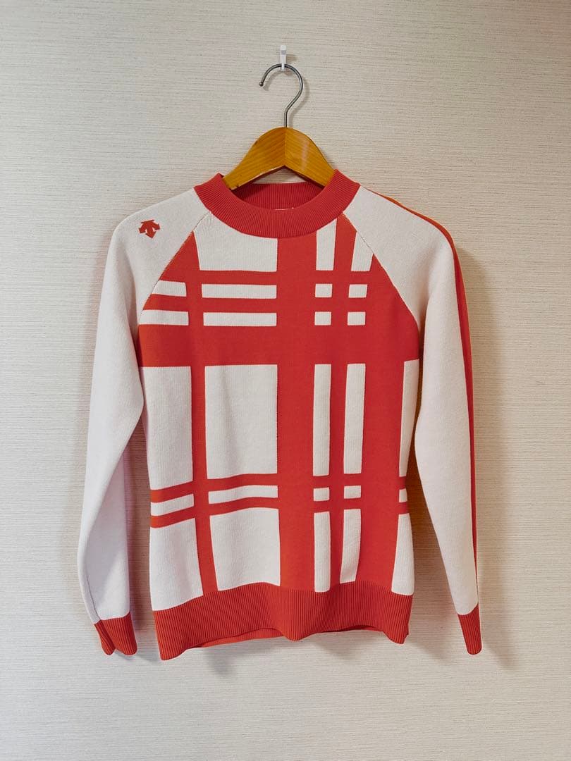 【新品、タグ付き】デサントDESCENTE 上下セット　セーター、スカートセット