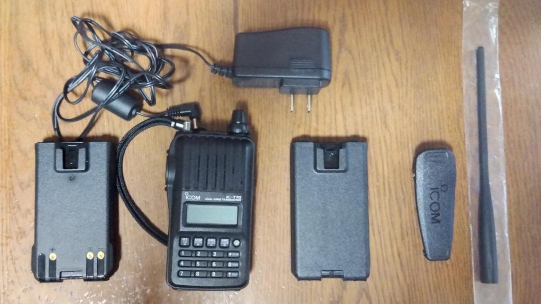 アマチュア無線用 ハンディ―トランシーバー ICOM製IC-T70