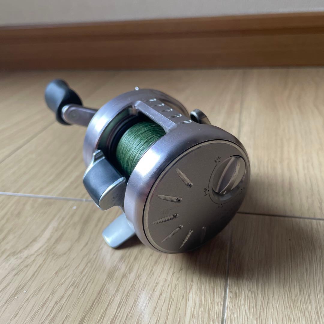 希少美品　シマノ　カルカッタコンクエストDC 51