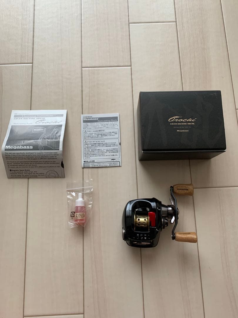 美品　Megabass Orochi 左巻きリール 6.3：1
