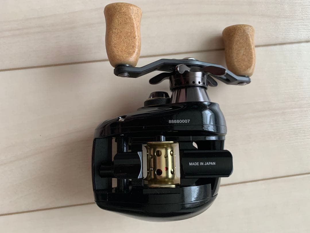 美品　Megabass Orochi 左巻きリール 6.3：1