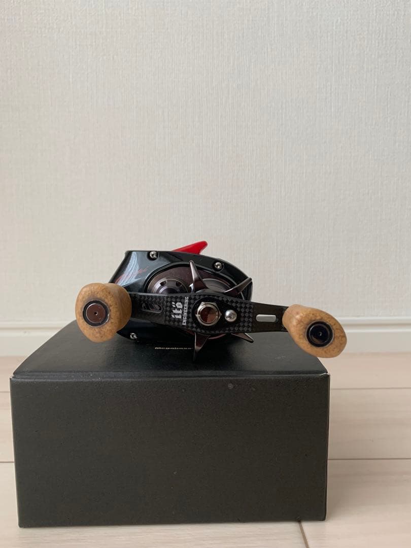 美品　Megabass Orochi 左巻きリール 6.3：1