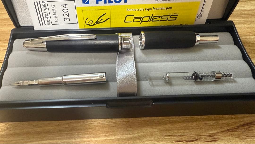 PILOT ・ パイロット万年筆 キャップレス 木軸 黒色 細字(F)