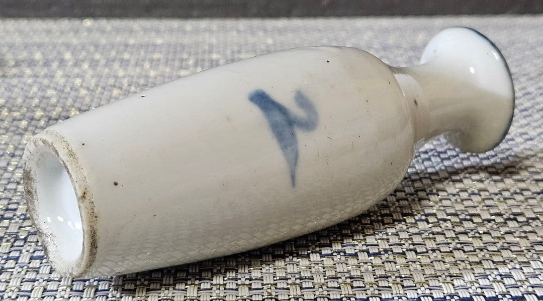 中国古美術　中国古陶磁器　清朝清代　青華　染付　水辺に鳥の図　小瓶　花入　鼻煙壺