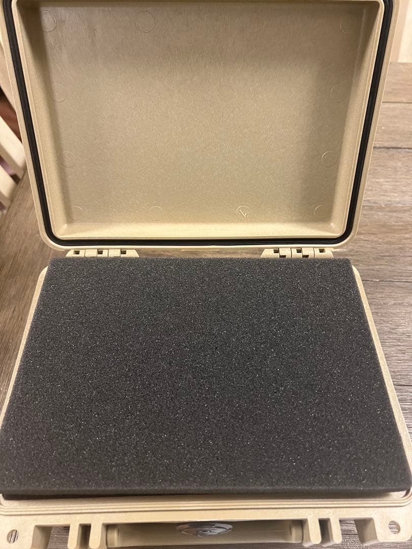 ペリカンケース　1120 デザートタン　防水ケース　フォーム付き