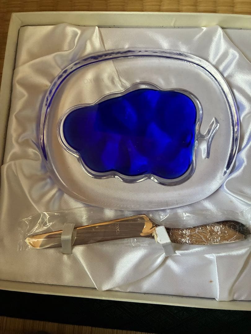 Limoges Castel 濃紺皿と和光の青いガラス皿セット銀のバターナイフ付