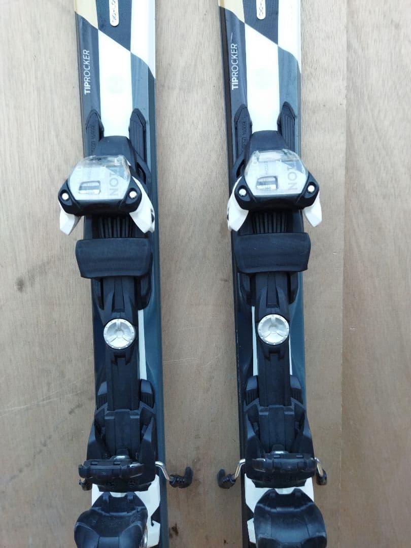 れおぱぱ　VOLKL TIP ROCKER ゴールド/黒155 スキー 板