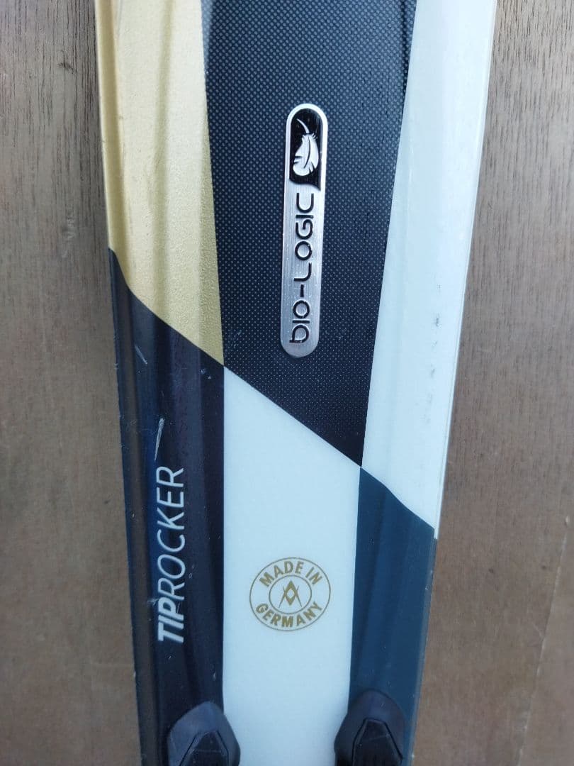 れおぱぱ　VOLKL TIP ROCKER ゴールド/黒155 スキー 板