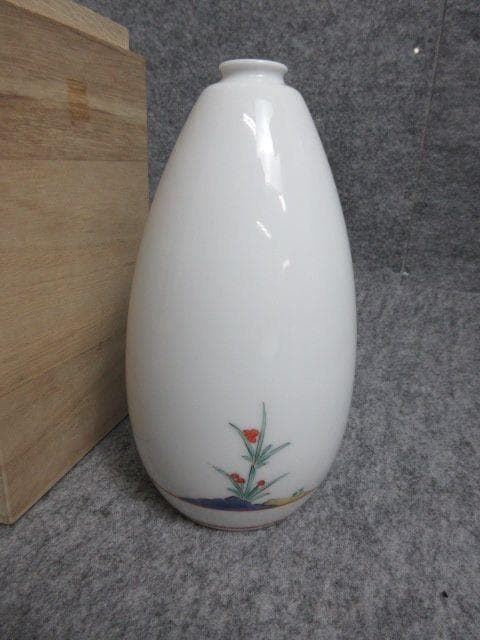 十四代酒井田柿右衛門錦岩菊文一輪生共箱付き [B27424]