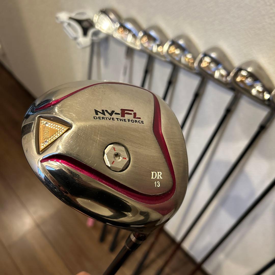 マックテッレディースL 11本　右利き　可愛いキャディバッグ 付き　ゴルフセット