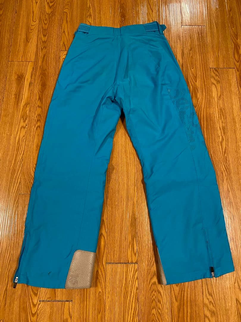 デサント スキーウェア上下 S（グローブ、インナー2枚、ネックウォーマーおまけ）