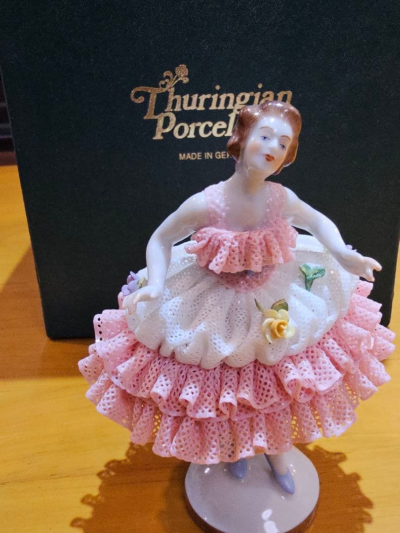 ドイツ　チューリンゲン製　陶磁器人形