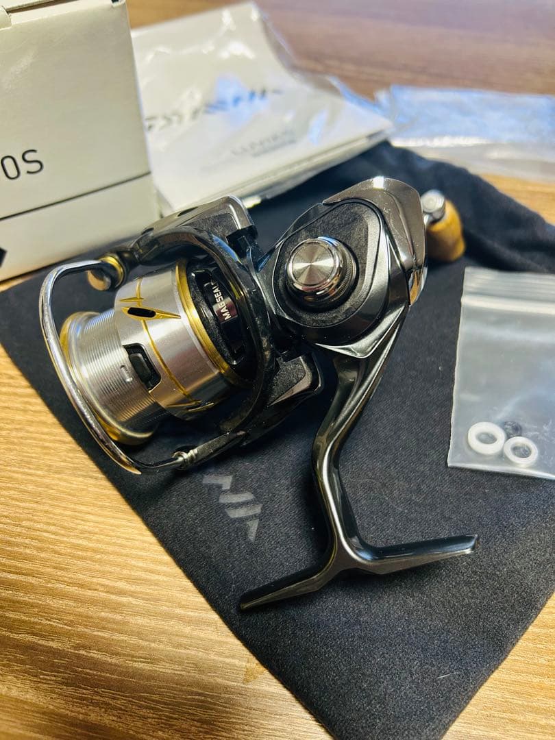 美品 カスタム ダイワ LUVIAS FC LT 2500S ルビアス