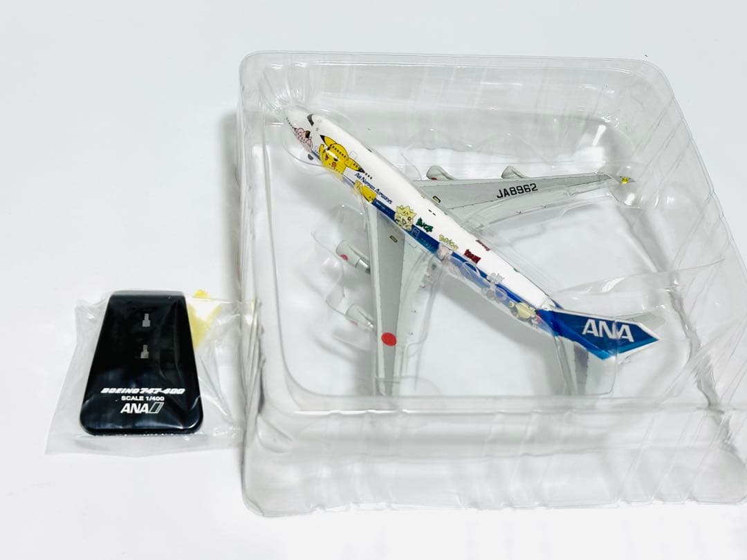 全日空商事 1/200 B747-400 ポケモンジェットNH40008