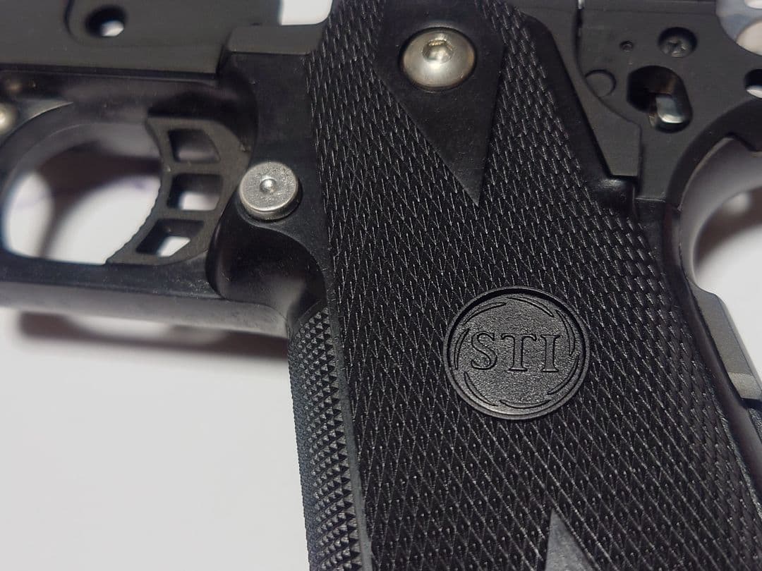 STI 2011 ミドルフレーム + グリップ 東京マルイ ハイキャパ 用