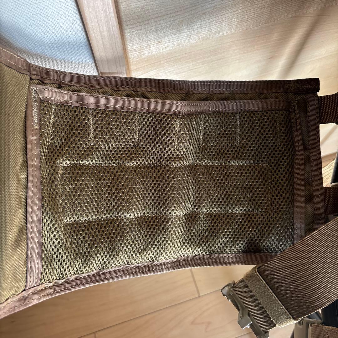 [実物]flyyeプレートキャリア マグポーチ付き　タンカラー