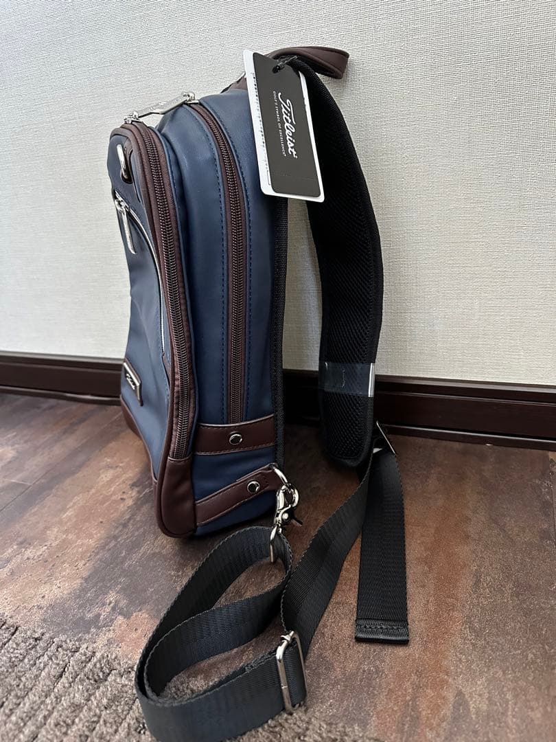 新品未使用✨　タイトリスト　クラシックボディーバッグ　ネイビー